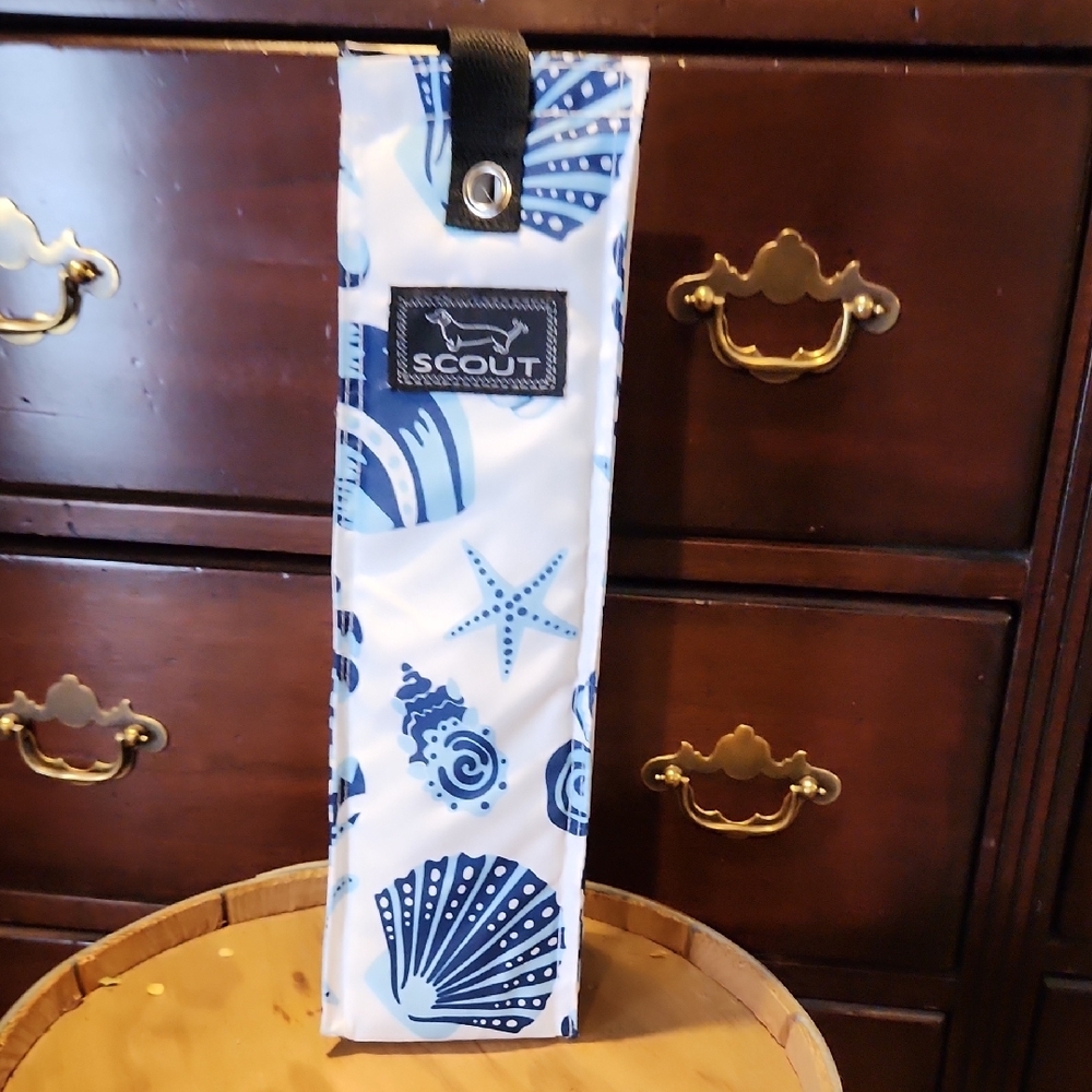 NWT- Scout Blue and White Seashell Wine Tote